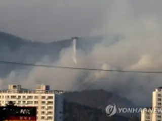 韓国東部・盈徳で山火事　強風で焼失拡大