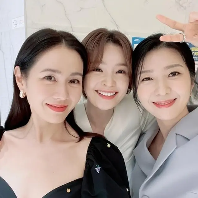 ドラマ「39歳」主演ソン・イェジン＆チョン・ミド＆キム・ジヒョン、女優オーラ放つ3ショットを公開（画像提供:wowkorea）