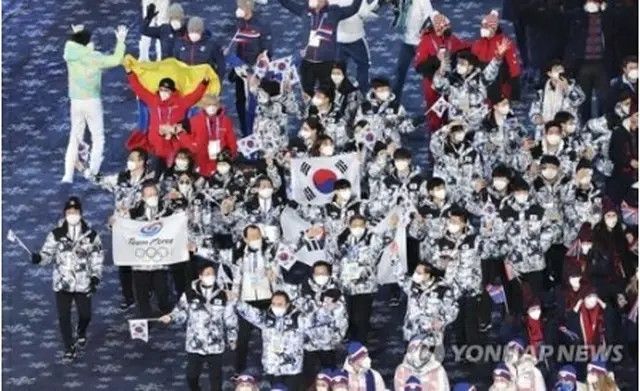 閉会式で入場する韓国選手団＝20日、北京（聯合ニュース）