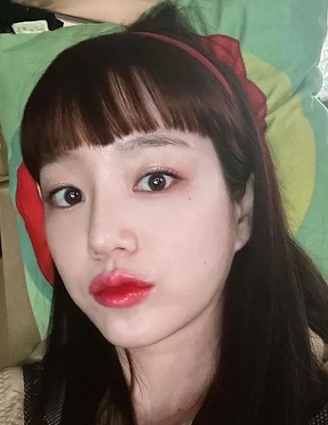 女優イ・ユビ、前髪下ろしたらもっと若く見える…「31歳の童顔王者」（画像提供:wowkorea）