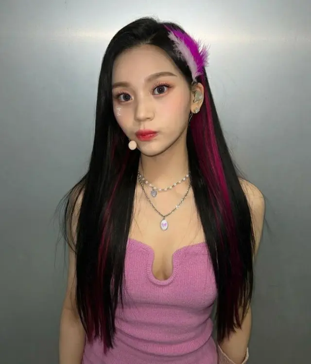 「VIVIZ」オムジ、ますます大人っぽく綺麗に…元「GFRIEND」メンバーたちもびっくり（画像提供:wowkorea）