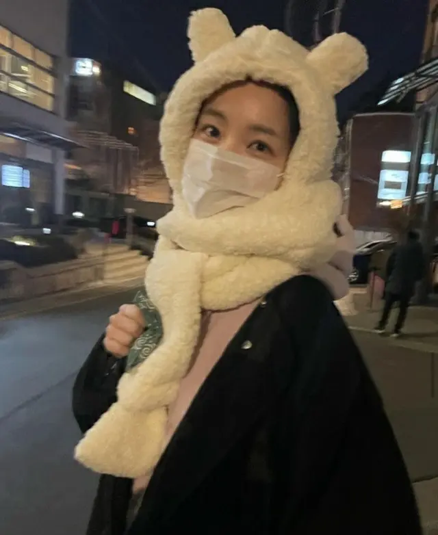女優イ・ユビ、日常を公開…クマの耳でキュートな魅力（画像提供:wowkorea）
