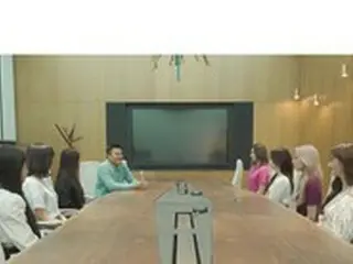 J.Y.Park（パク・チニョン）、JYP新ガールズグループ「NMIXX」と和気あいあい