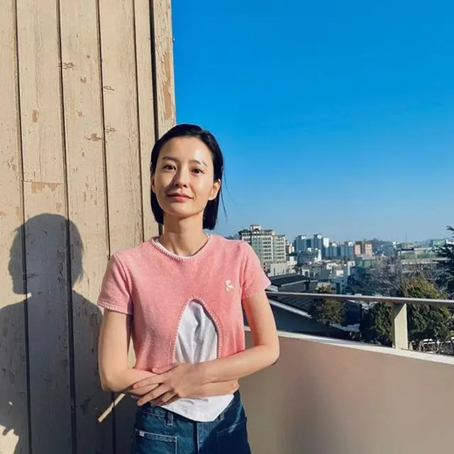 女優チョン・ユミ、独特なファッションも着こなす清楚な魅力（画像提供:wowkorea）