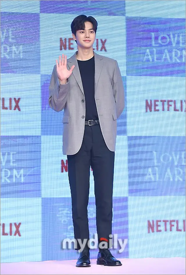 俳優ソン・ガン、“ガンちゃん”こと岩田剛典（EXILE）に花のプレゼント 「どんな繋がり？」と話題に（画像提供:wowkorea）