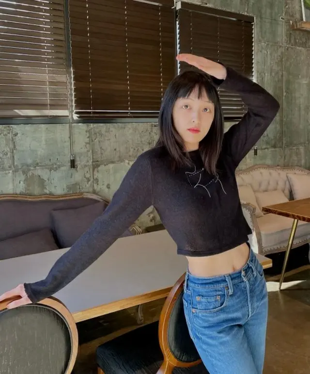 女優キム・ボラ、ピラティスの成果を自慢…「おかげでこんな服も着れる」（画像提供:wowkorea）