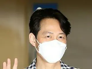 【フォト】「イカゲーム」主演俳優イ・ジョンジェ、米での日程を終え韓国に帰国＝インチョン（仁川）国際空港