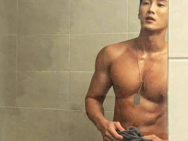 俳優アン・ボヒョン、CGのような肉体を公開(画像提供:wowkorea)