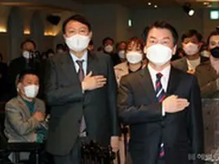 尹・安候補の「一本化」劇的妥結「午前8時に共同記者会見」…安候補「条件なしに候補 “辞退”」