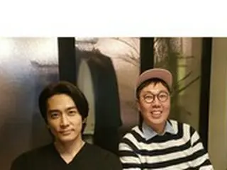 俳優ソン・スンホン、キム・ヨンチョルの初エッセイ発売をお祝い…カッコよすぎるビジュアル披露