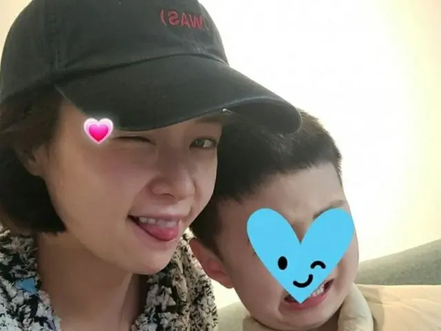 “第2子妊娠中”女優ファン・ジョンウム、息子とのウィンク写真を公開（画像提供:wowkorea）