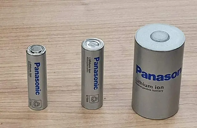 パナソニックによる円筒形バッテリー。左から「18650」「21700」「4680」（画像提供:wowkorea）