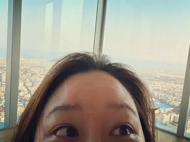女優コン・ヒョジン、済州島でバカンス？…茶目っ気あふれる写真で近況伝える（画像提供:wowkorea）