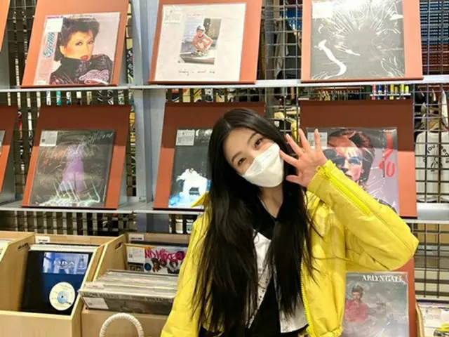 「Red Velvet」ジョイ、ずらりと並んだレコードに大興奮「すごく来たかった。ついに」（画像提供:wowkorea）