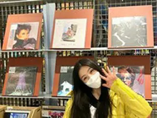 「Red Velvet」ジョイ、ずらりと並んだレコードに大興奮「すごく来たかった。ついに」