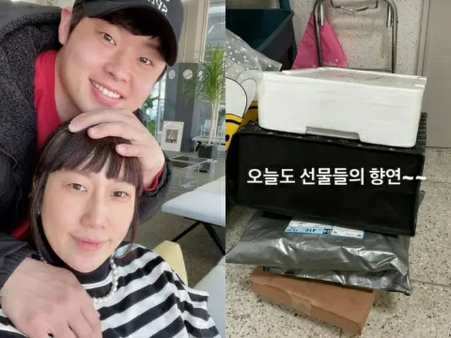 お笑い芸人のキム・ヨンヒが降り注ぐプレゼントに喜んだ。（画像提供:wowkorea）