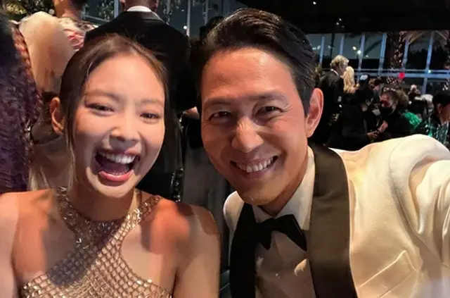 俳優イ・ジョンジェがグループ「BLACKPINK」のメンバーJENNIEとの親交を誇った。（画像提供:wowkorea）
