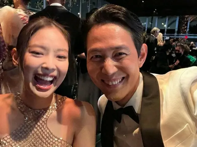 俳優イ・ジョンジェがグループ「BLACKPINK」のメンバーJENNIEとの親交を誇った。（画像提供:wowkorea）