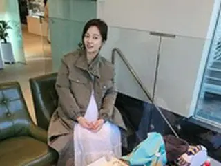 “ふっくらお腹”の女優ファン・ジョンウム、カフェでの日常公開