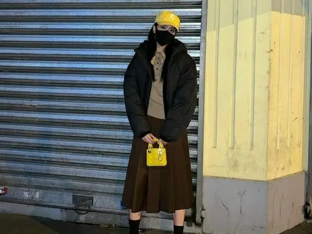 ジス（BLACKPINK）は黄色が好き？…シャッター前で撮ってもグラビア（画像提供:wowkorea）