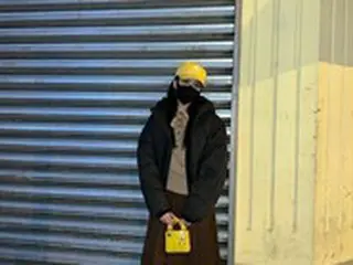 ジス（BLACKPINK）は黄色が好き？…シャッター前で撮ってもグラビア