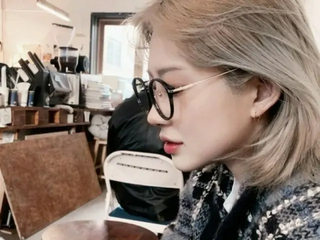 “故チェ・ジンシルさん娘”チェ・ジュンヒ、44キロ減量後のシャープな横顔…母親譲りの美貌で日常公開（画像提供:wowkorea）