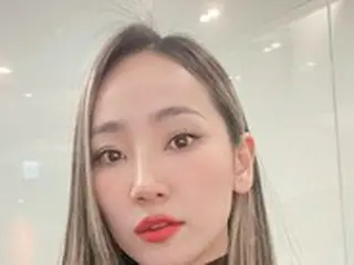 HA:TFELT（イェウン/元Wonder Girls）、SNSに青バラの写真「私たちのために投票する」