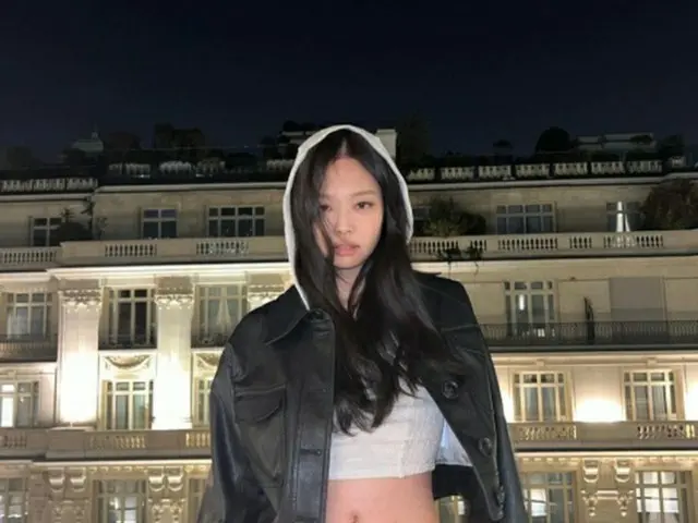 ガールズグループ「BLACKPINK」のメンバーJENNIEが非現実的な脚線美を披露した。（画像提供:wowkorea）