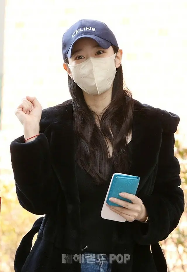 「特定政党を支持」？…K-POPアイドル、投票所での「青ファッション」批判に反論＝韓国（画像提供:wowkorea）