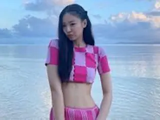 JENNIE(BLACKPINK)、ビーチランウェイでも圧倒的なボディ… 海外でも「ホット」
