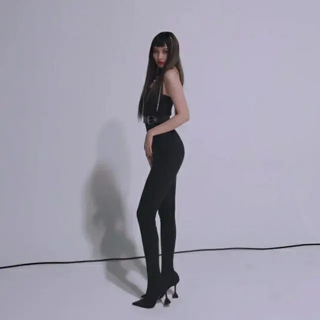 歌手ソンミが驚きのスタイルを誇った。（画像提供:wowkorea）