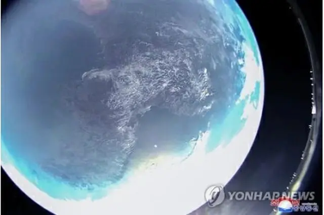 北朝鮮の朝鮮中央通信は2月28日、「前日に偵察衛星開発のための重要な実験を行った」と報じた。同通信はカメラで地上を撮影し、高解像度などを立証したと説明。宇宙から撮影したという朝鮮半島の写真を公開した＝（朝鮮中央通信＝聯合ニュース）≪転載・転用禁止≫