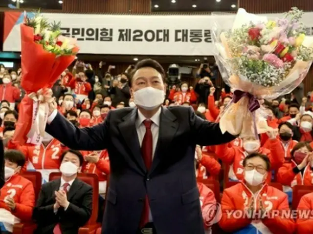 韓国大統領選で当選した「国民の力」の尹錫悦氏（国会写真記者団）＝１０日、ソウル（聯合ニュース）