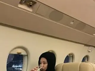「BLACKPINK」JENNIE、飛行機の座席もラグジュアリー…靴を脱いで「休む準備は完了」