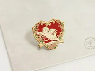 「OH MY GIRL」、ハートのバッジを公開「REAL LOVE」