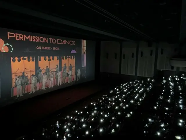「BTS PERMISSION TO DANCE ON STAGE - SEOUL」2回目の公演は「ライブビューイング」を通じて、全世界3711館で上映された。（画像提供:wowkorea）