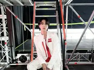「BTS（防弾少年団）」JIN、コンサートのビハインドカット公開…王子様のようなビジュアル