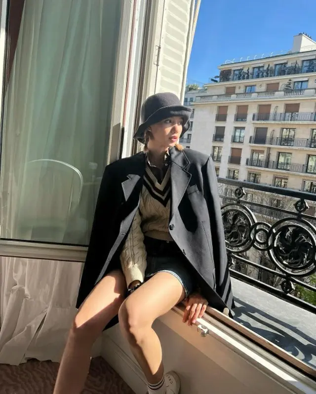 グループ「BLACKPINK」LISAが、フランス・パリでの近況を伝えた。（画像提供:wowkorea）