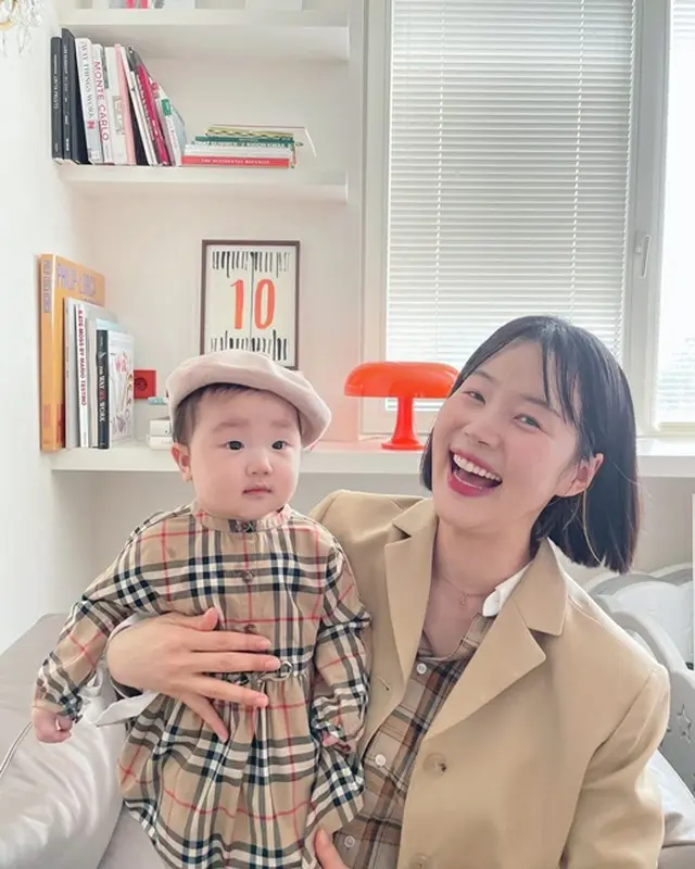 女優ハン・ジヘ、愛娘と撮影参加 「ママに似て撮影も上手」（画像提供:wowkorea）