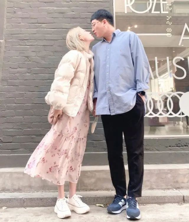 “故チェ・ジンシルさん娘” チェ・ジュンヒ、年上彼氏とのキス写真投稿 「傷つける物たち、消してくれるって」（画像提供:wowkorea）