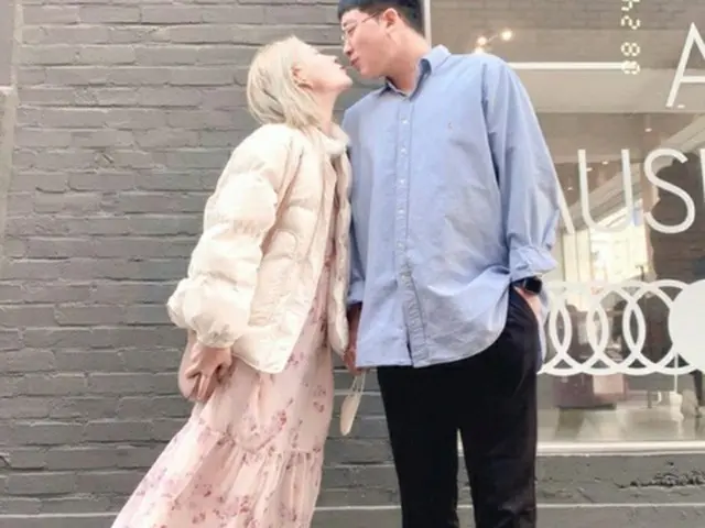 “故チェ・ジンシルさん娘” チェ・ジュンヒ、年上彼氏とのキス写真投稿 「傷つける物たち、消してくれるって」（画像提供:wowkorea）