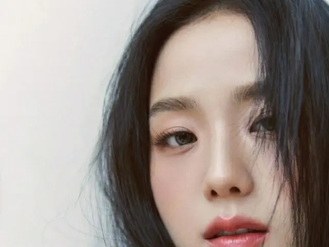 「BLACKPINK」JISOO、画報撮影で完璧な赤ちゃん肌を披露（画像提供:wowkorea）
