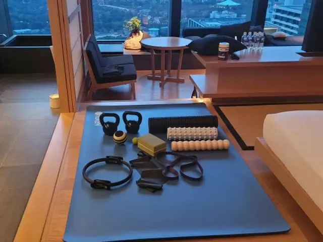 来日した J.Y.Park（パク・チニョン）、隔離解除を報告 「これまで部屋に2日といたことはなかったが…」（画像提供:wowkorea）