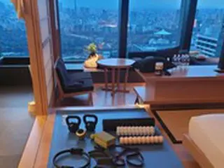 来日した J.Y.Park（パク・チニョン）、隔離解除を報告 「これまで部屋に2日といたことはなかったが…」