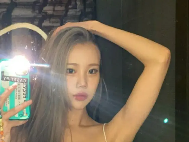 「MOMOLAND」ジュイ、輝く美貌の近況を公開…“直角の肩と鎖骨ライン” (画像提供:wowkorea)