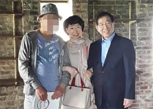 陳惠媛検事（中央）と朴元淳元ソウル市長（右）（画像提供:wowkorea）