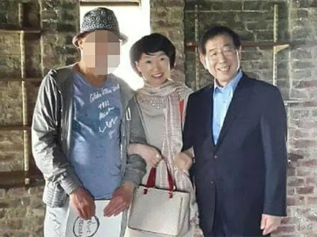 陳惠媛検事（中央）と朴元淳元ソウル市長（右）（画像提供:wowkorea）