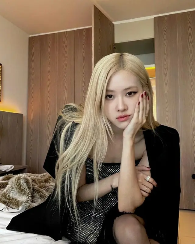 「BLACKPINK」ROSE、3つの魅力を披露…破格衣装で破格ポーズもキュート（画像提供:wowkorea）