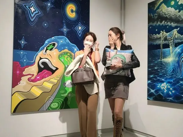 イ・ジアンがキアン84の個展に行ってきた写真が話題となっている。（画像提供:wowkorea）