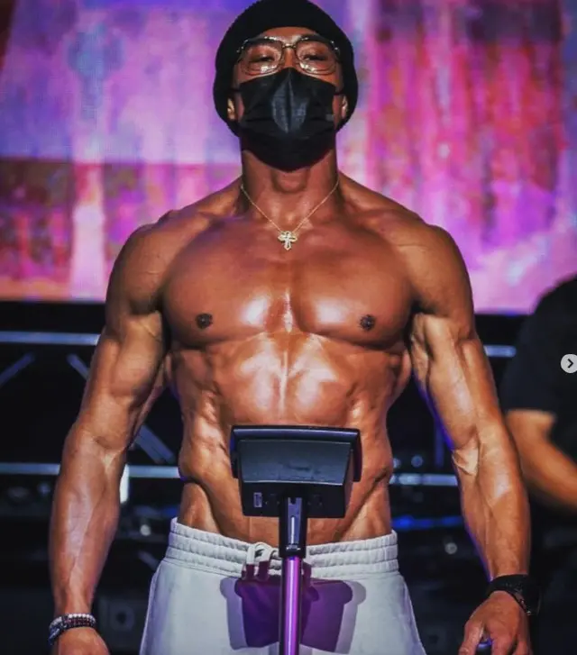 総合格闘家の秋山成勲、2年ぶりの復帰戦で圧勝「おっさんはまだまだ元気」（画像提供:wowkorea）